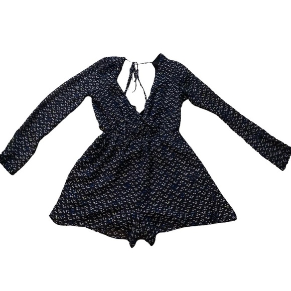 Revolve-BCBGeneration Surplice Romper in Black Combo Size M Tie Back Long Sleeve - Picture 11 of 12